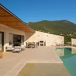 Villa Amber By The Sea *