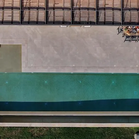 Луксозна вила Amber By The Sea